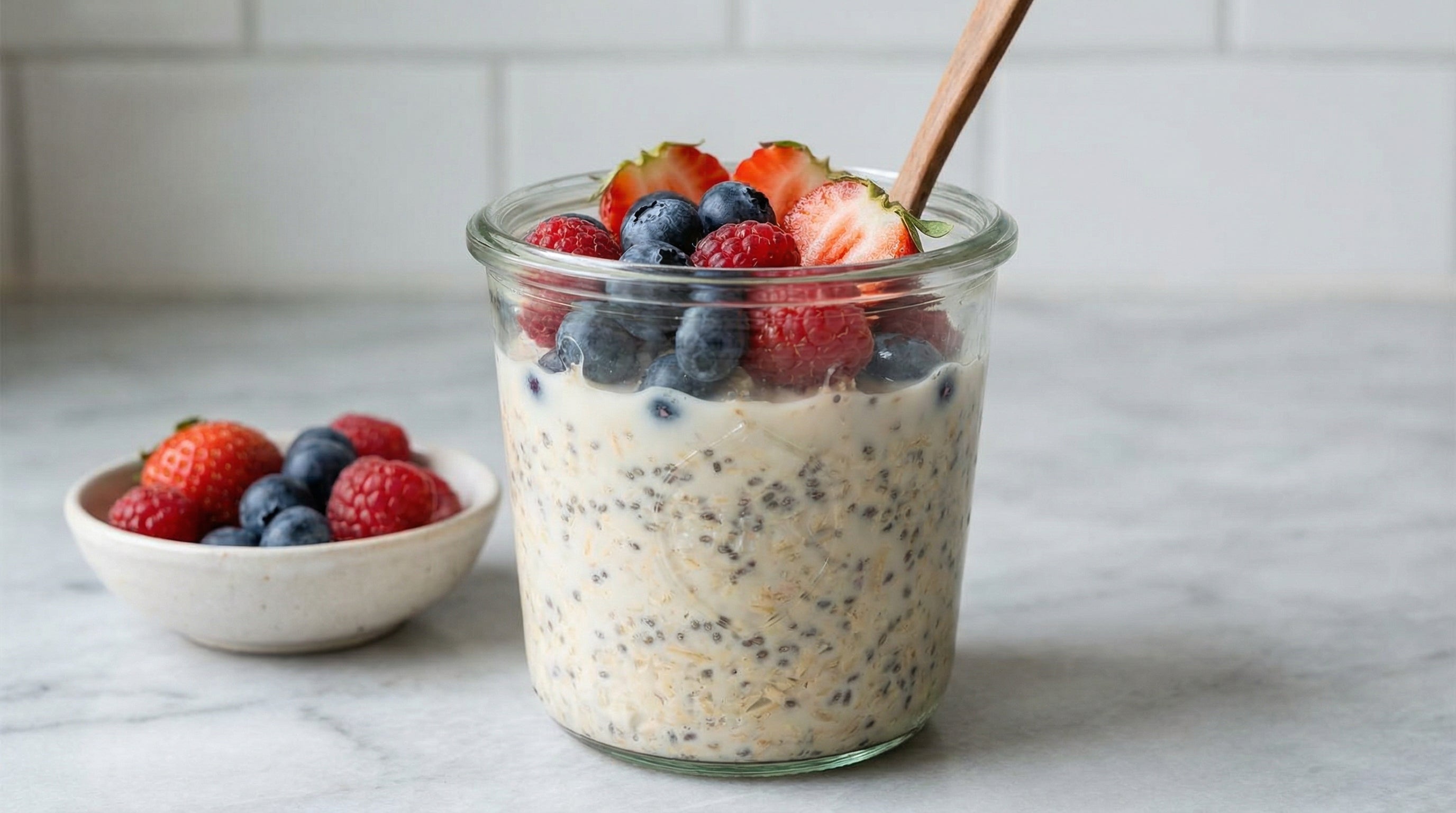 Darmfreundliche Overnight Oats mit Beeren